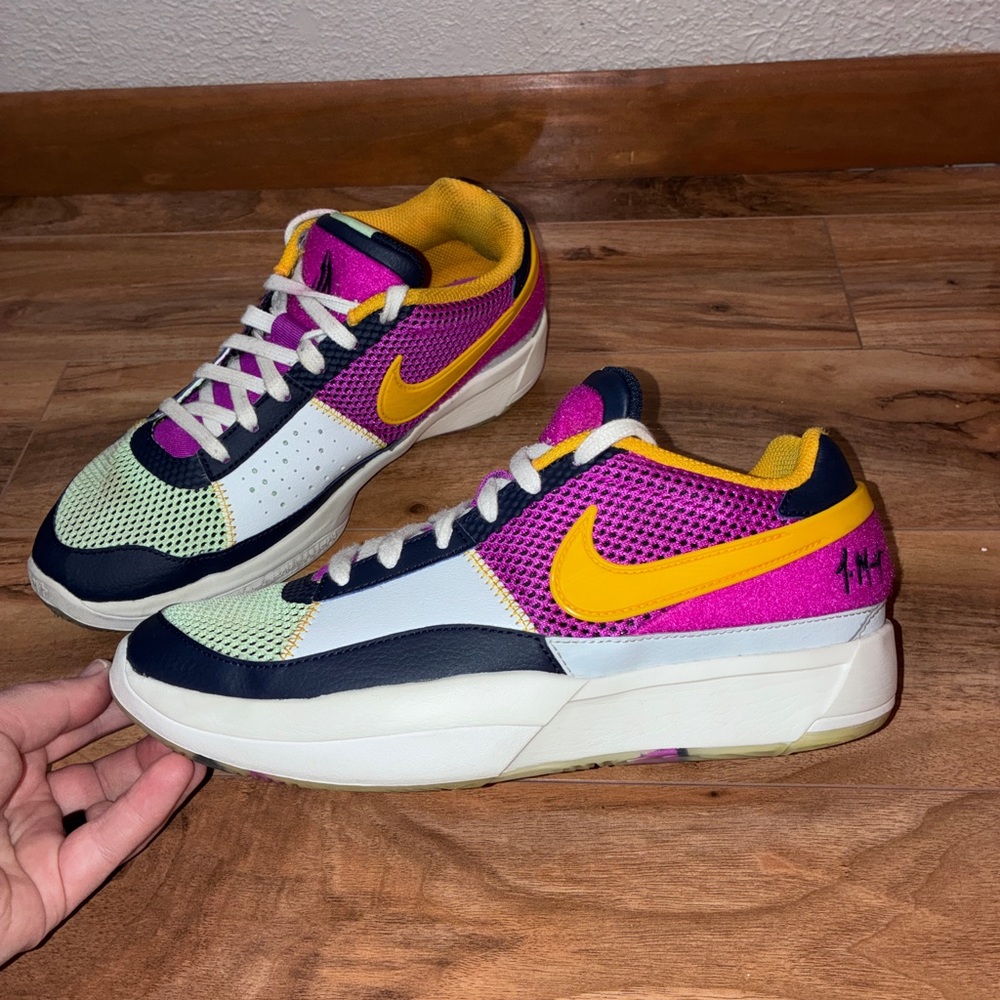Nike Kids Basketball Shoes ‘Welcome to Camp’ - youth size 7, fits women 8.5